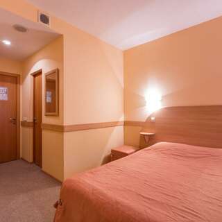 Гостиница Луна Екатеринбург Стандарт (двуспальная кровать)-3